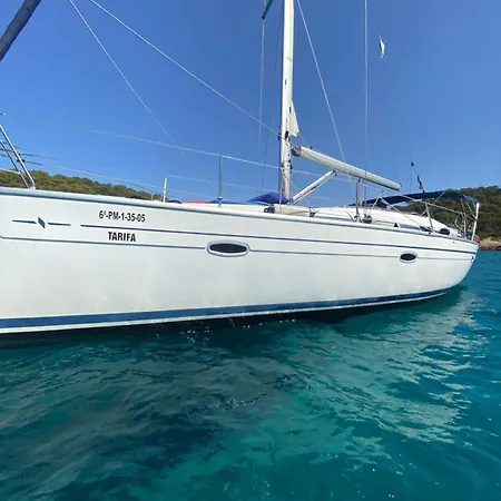 Velero En Menorca Hotel en barco Es Grau