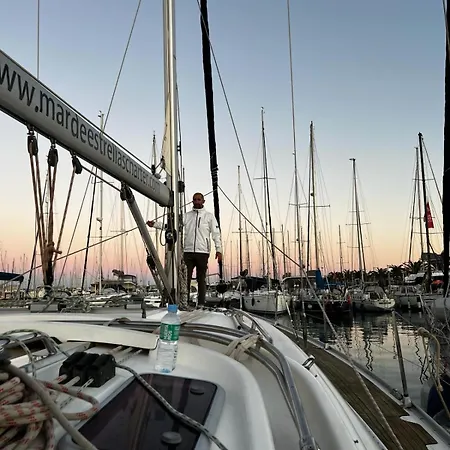 Velero En Menorca Hotel en barco Es Grau